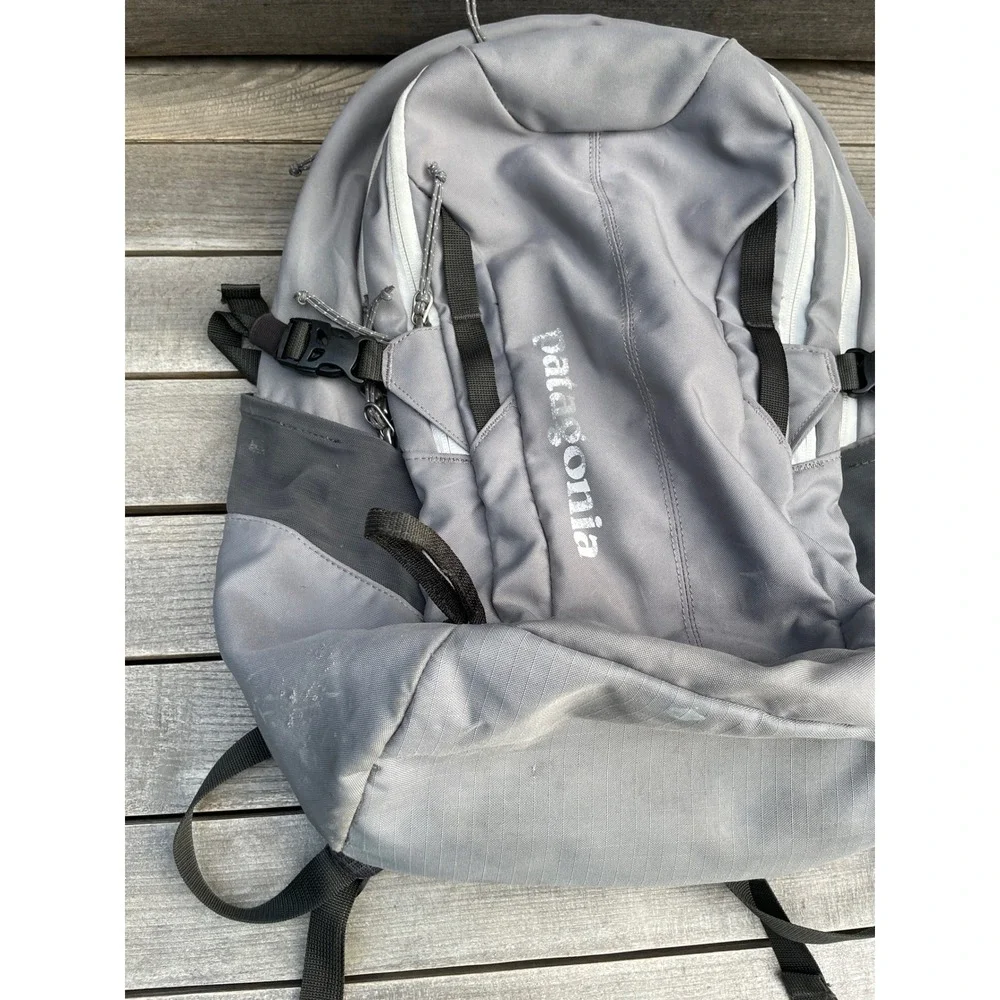 Patagonia Refugio 28L Backpack Feather Grey Daypack Laptop Bag 47911 FA15